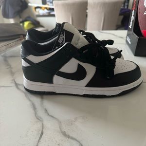 Women’s pandas dunks